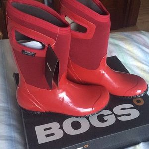BOGS size 4 children’s insulated waterproof boots
